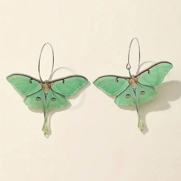 ✨ModCloth Soren Luna Moth Acrylic Earrings - Picture 5 of 5